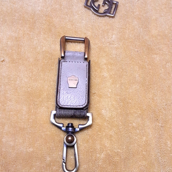GUCCI logos w straps + Gucci Keychain repurporse from Gucci bag Firm price - Picture 13 of 16